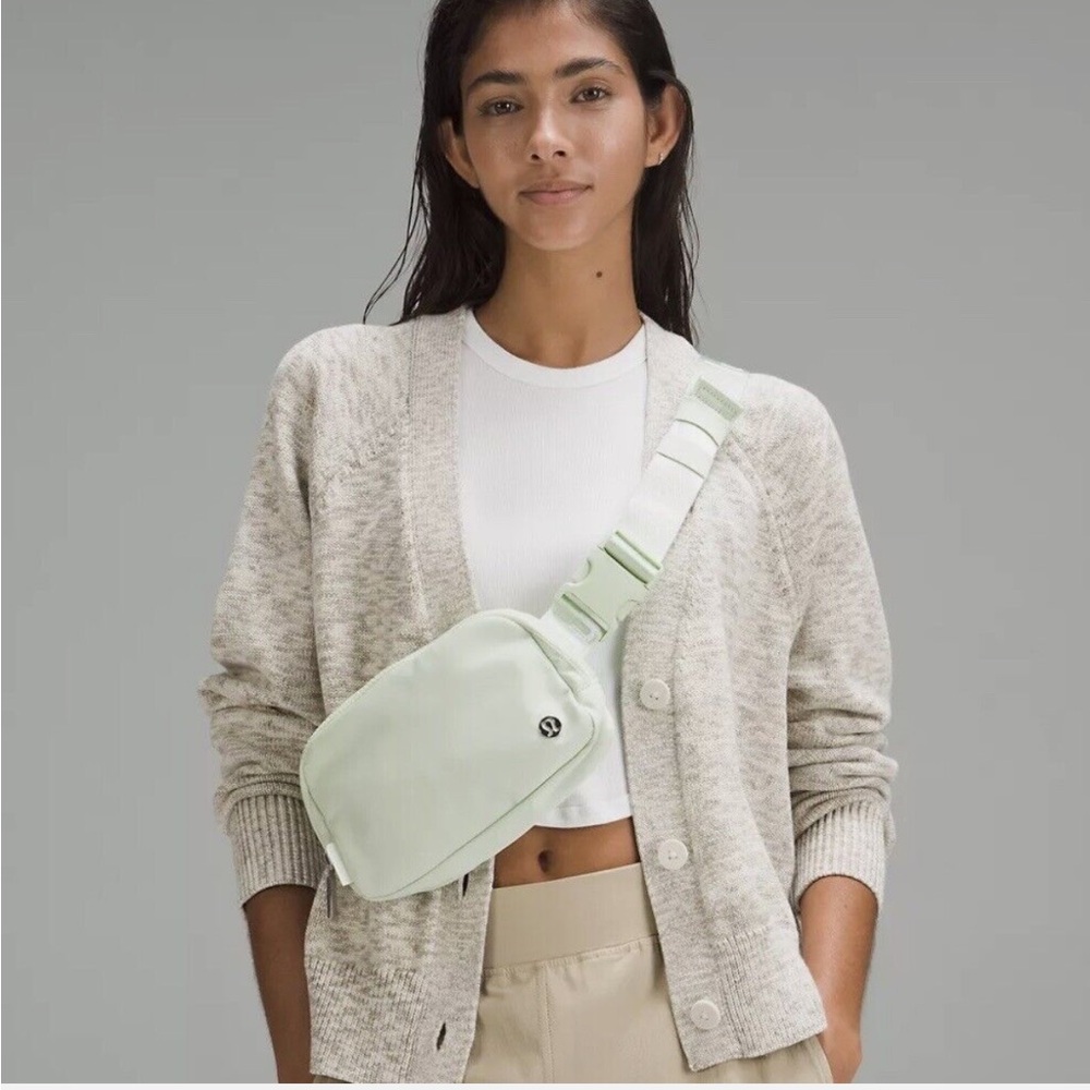 Lululemon💎KOHLRABI GREEN Everywhere Belt Bag 1L💎RARE💎PRISTINE NWOT!! - Picture 1 of 11